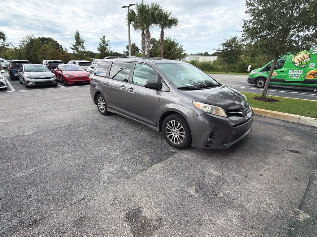 2018 Toyota Sienna XLE 8 Passenger