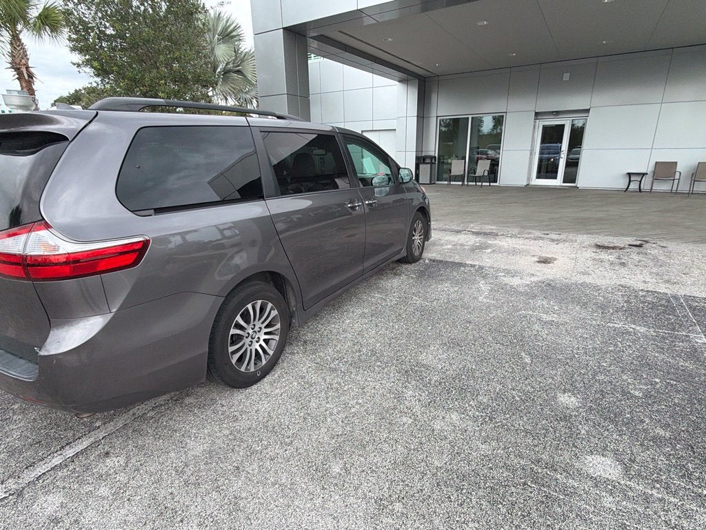 2018 Toyota Sienna XLE 8 Passenger