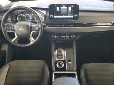 2023 Mitsubishi Outlander Base