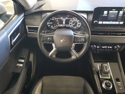 2023 Mitsubishi Outlander Base
