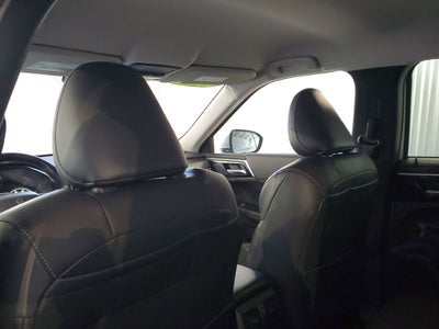 2023 Mitsubishi Outlander Base