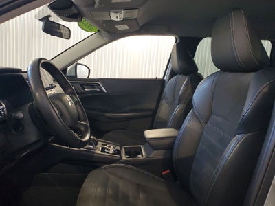 2023 Mitsubishi Outlander Base