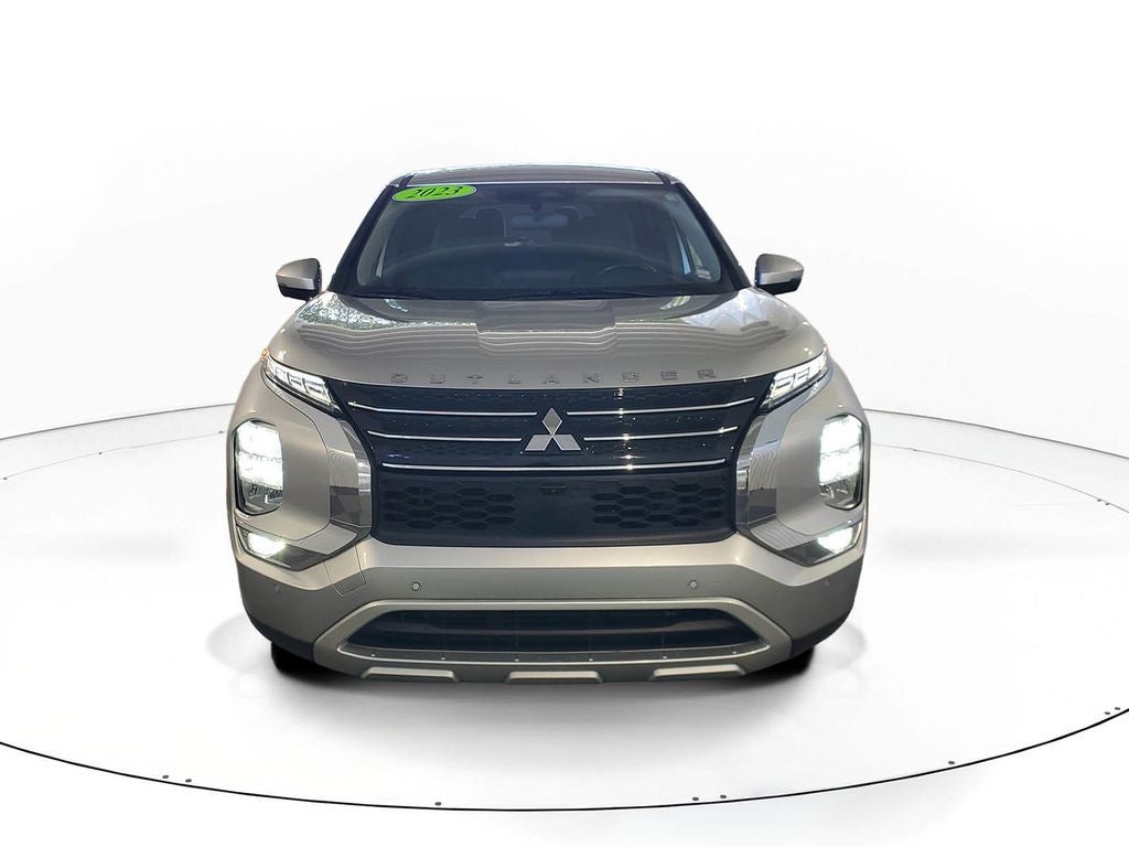 2023 Mitsubishi Outlander Base