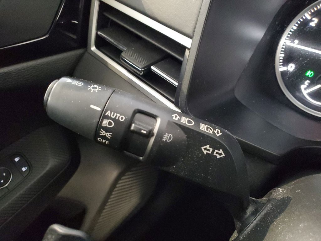 2023 Mitsubishi Outlander Base