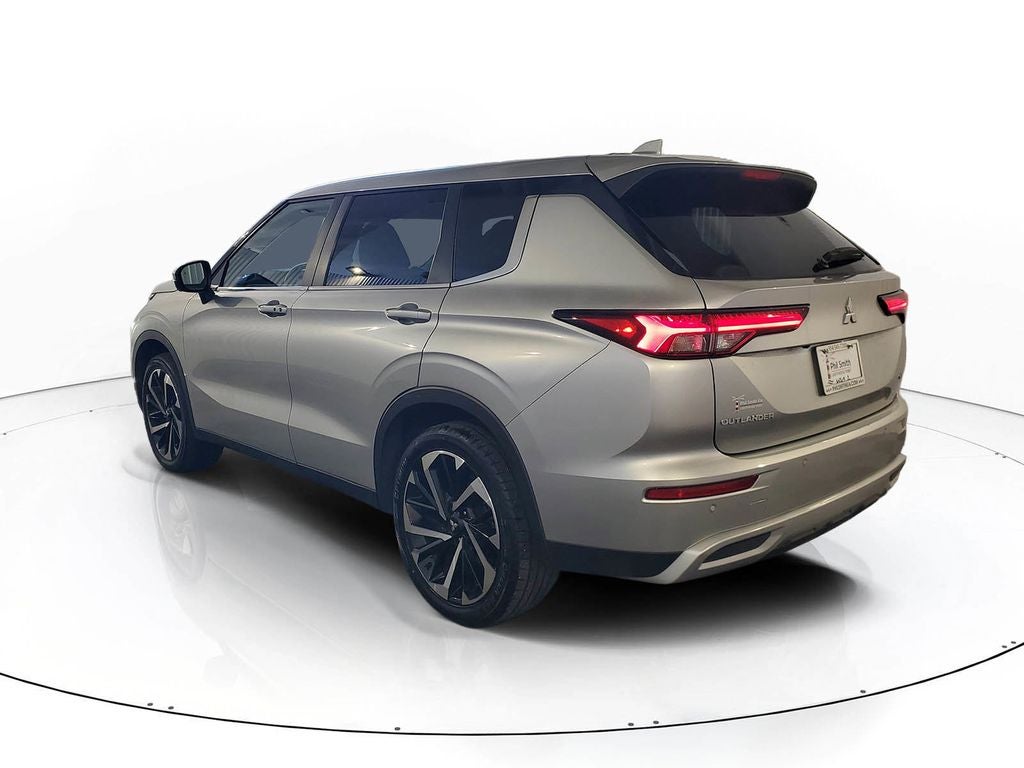 2023 Mitsubishi Outlander Base