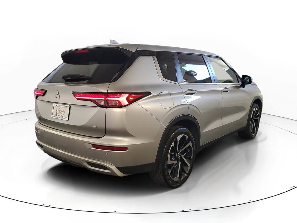 2023 Mitsubishi Outlander Base