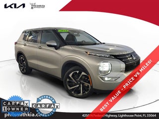 2023 Mitsubishi Outlander Base
