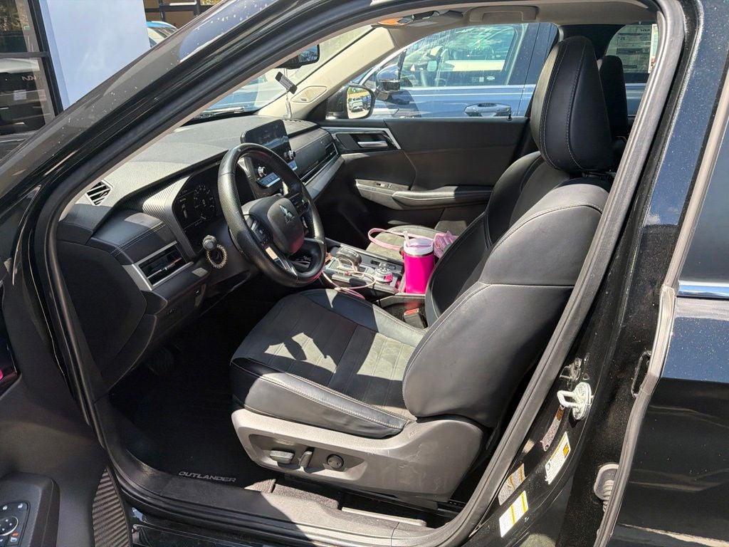 2024 Mitsubishi Outlander Base