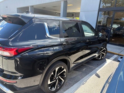 2024 Mitsubishi Outlander Base