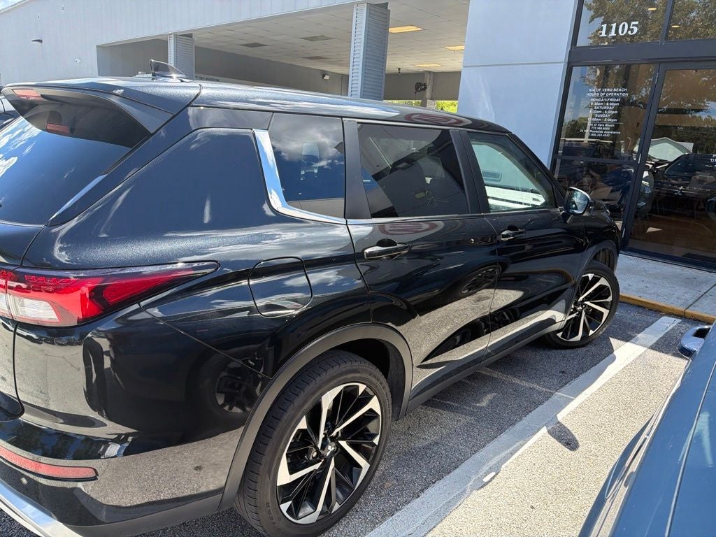 2024 Mitsubishi Outlander Base