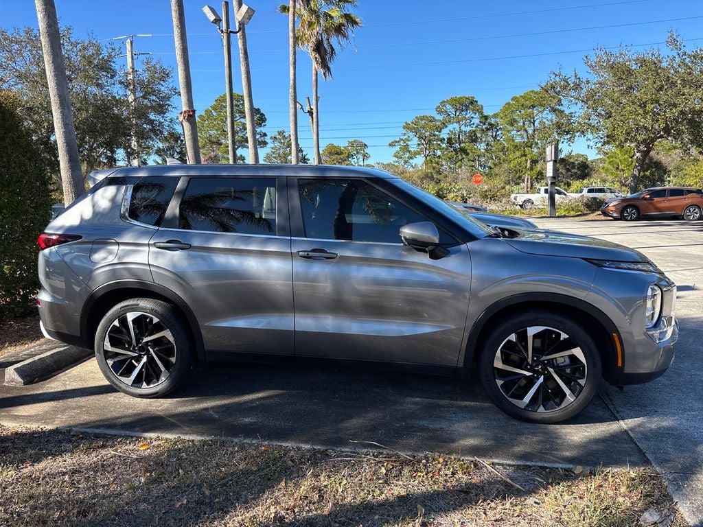 2024 Mitsubishi Outlander SE
