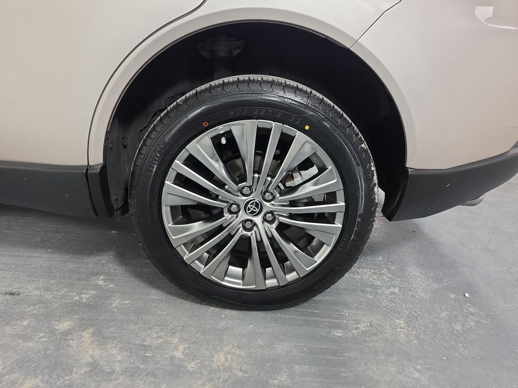 2023 Toyota Venza XLE