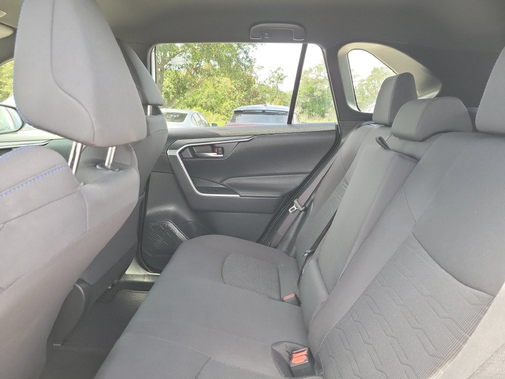 2023 Toyota RAV4 Hybrid SE