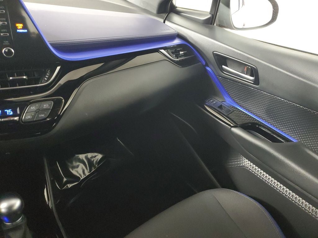 2022 Toyota C-HR XLE