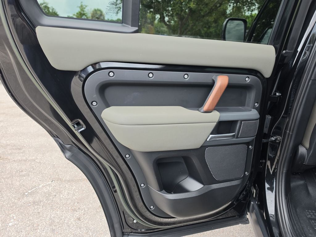 2023 Land Rover Defender 110 X-Dynamic SE