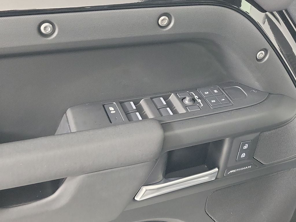 2025 Land Rover Defender 110 S
