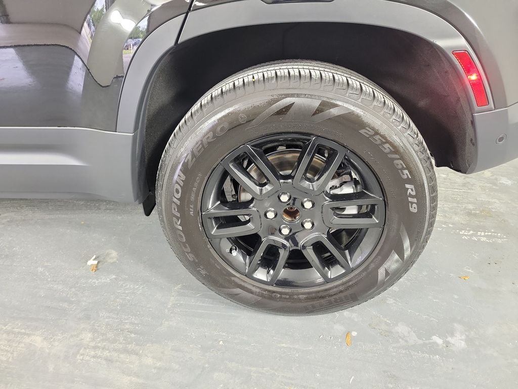 2025 Land Rover Defender 110 S