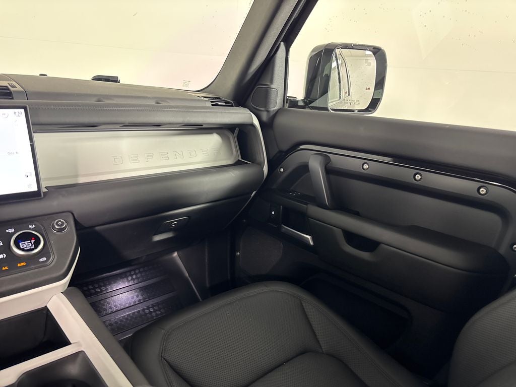 2025 Land Rover Defender 110 S