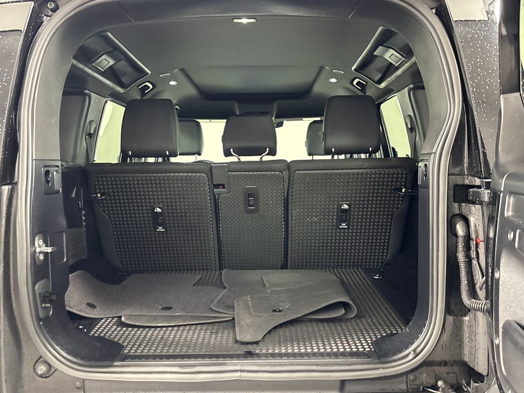 2025 Land Rover Defender 110 S
