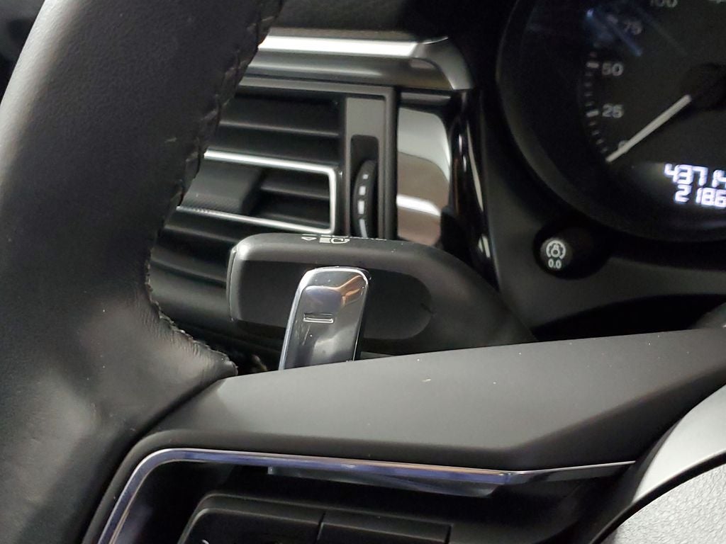 2023 Porsche Macan Base