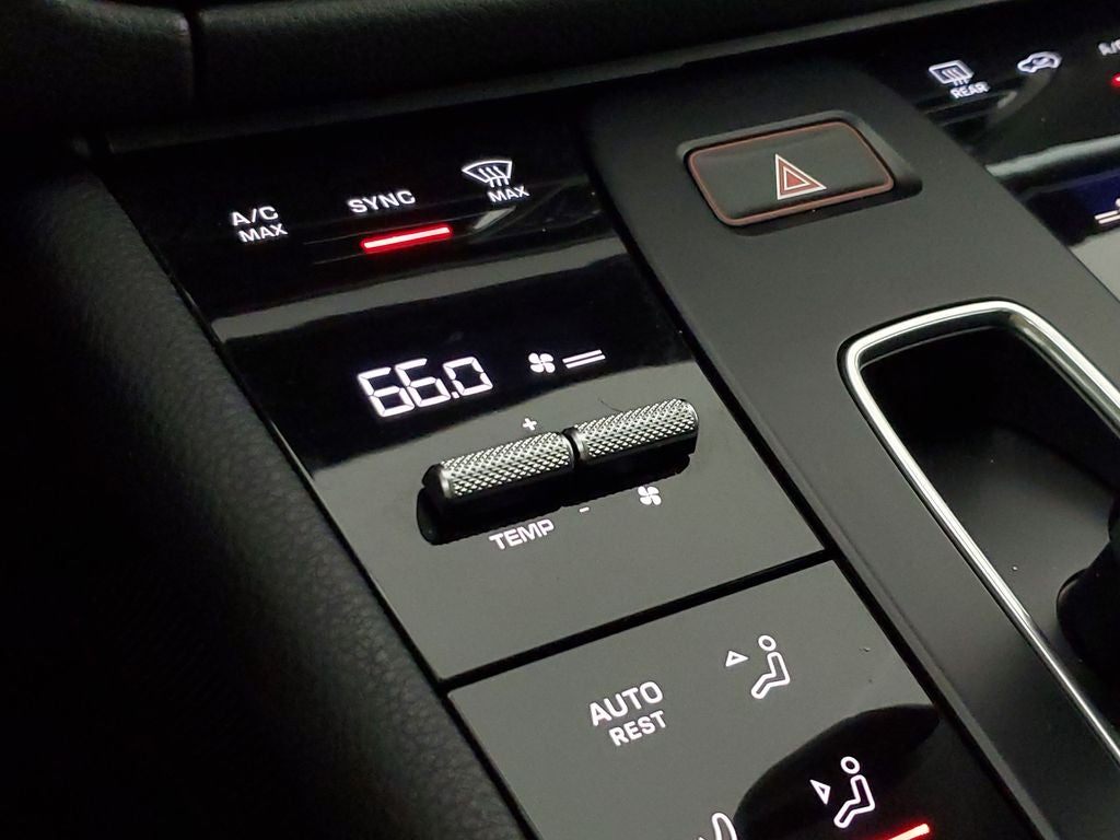 2023 Porsche Macan Base