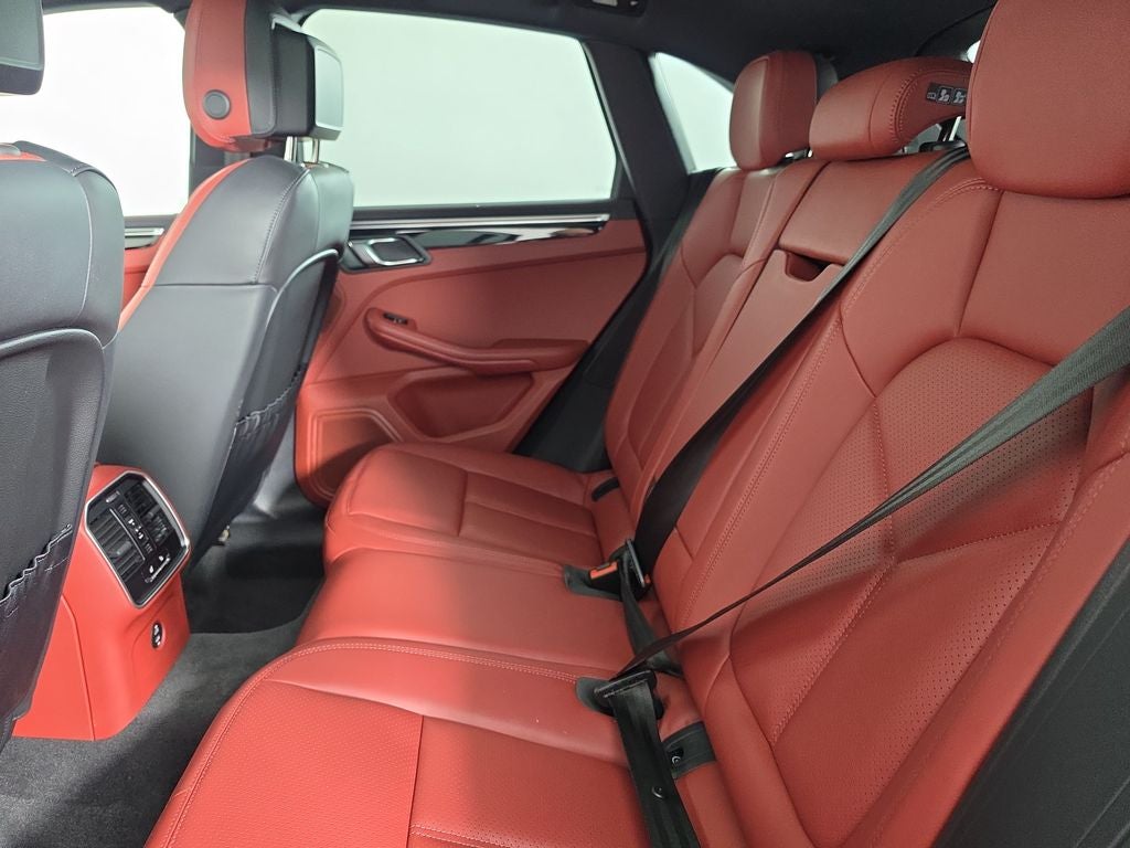 2023 Porsche Macan Base